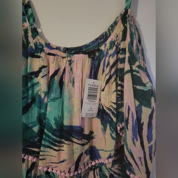 Torrid 1 NWT crop top - Picture 2 of 2